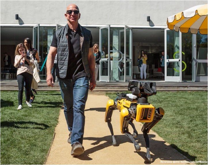 Robot Spotmini And Jeff Bezos