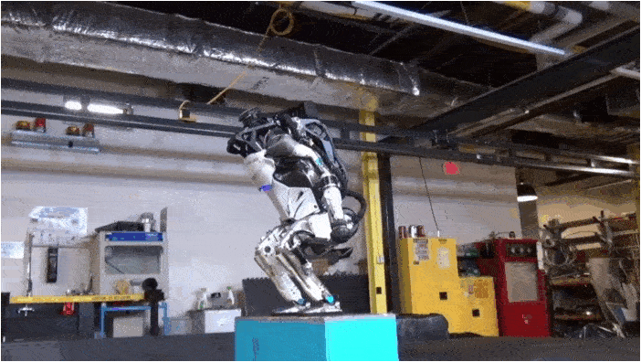 Boston Dynamics Atlas Robot gjør en backflip