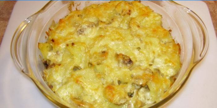 Bakte poteter med sopp og ost
