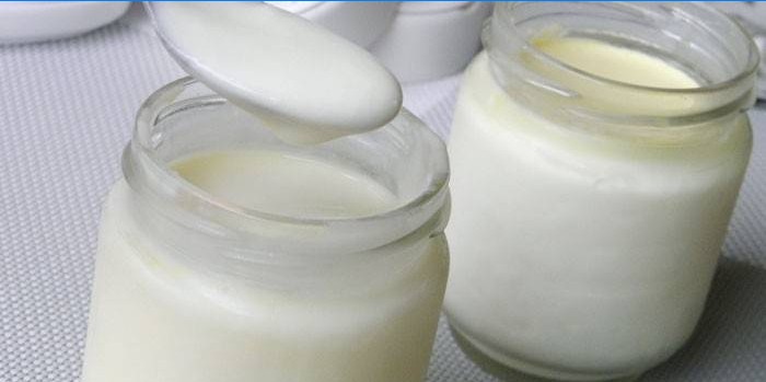 Hjemmelaget yoghurt i krukker