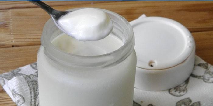 Klar yoghurt i en krukke