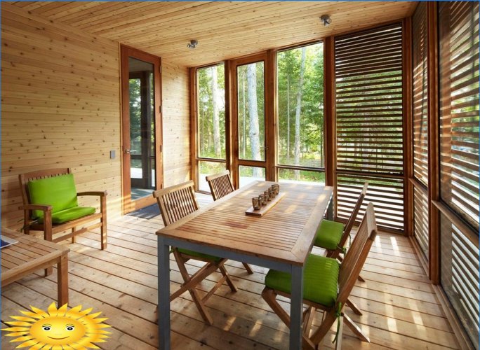 Bilder og designideer for en utvidelse av verandaen til et privat hus
