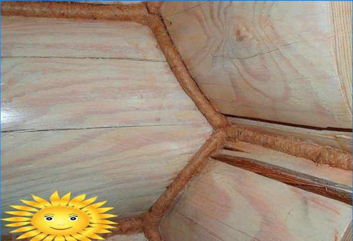 Gjør-det-selv tetting av sømmene til et tømmerhus i et trehus