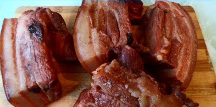 Tilberedt svinekjøtt i løkskall