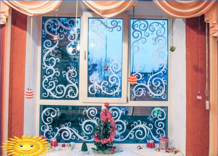 Hvordan dekorere vinduer for det nye året: fotoeksempler