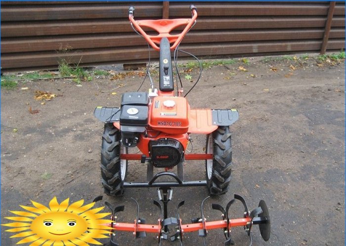 Hvordan velge en walk-bak traktor og fester for en sommerbolig