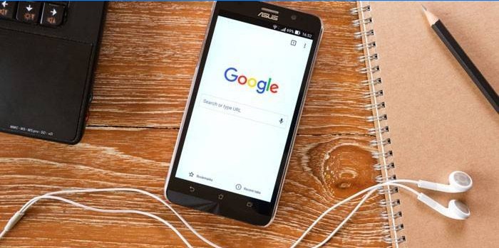 Asus smarttelefon med Google-nettleser