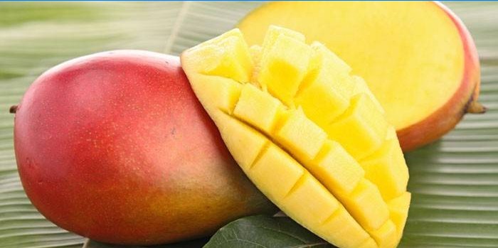 Mango frukt hel og skivet