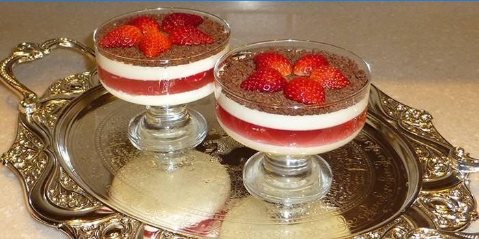 Dessert med jordbær