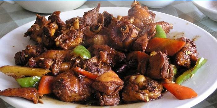 Wok-stekt kylling med grønnsaker