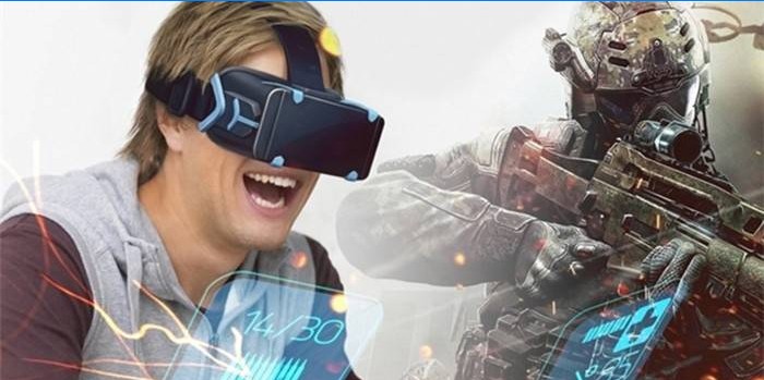 En fyr med virtual reality-briller spiller et dataspill.