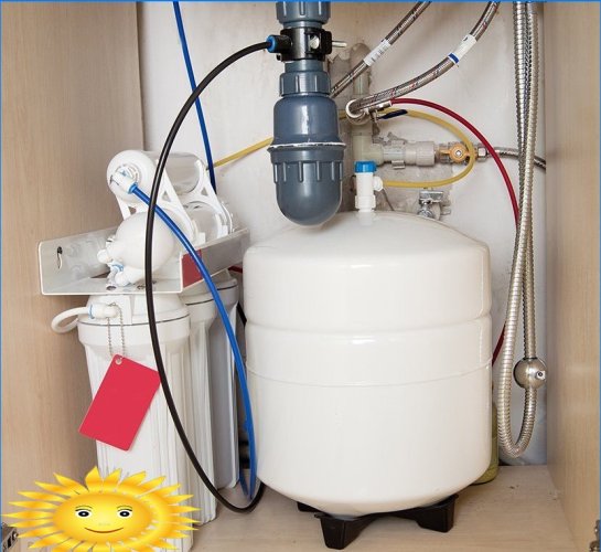 Filter for vannbehandling Hus og filterkassett for vann - Stockfoto Hus og kassettfilter for vann. Filter for husvann - Stockfoto Filter for husvann.