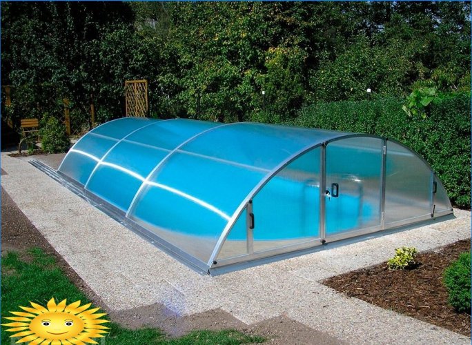 Svømmebasseng i et drivhus: eksempler, funksjoner, proffer