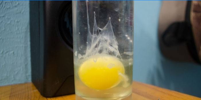 Egg i et glass med vann