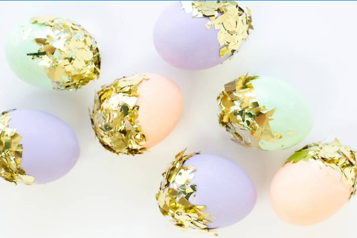Pynt egg til påske med konfetti