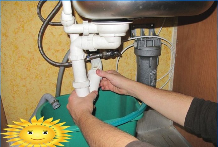 Gjør-det-selv-rengjøring av kloakkrør og eliminering av blokkeringer