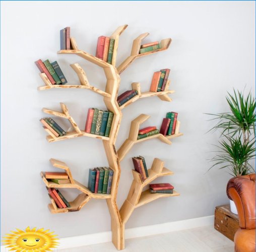 Originale bokhyller i form av et tre