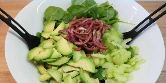 Salat med avokado og syltede løk