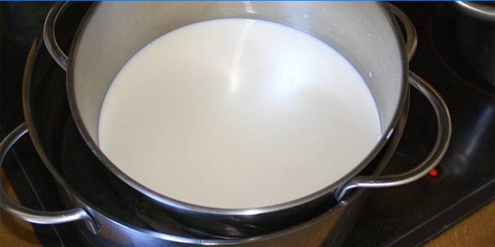 Melk i vannbad