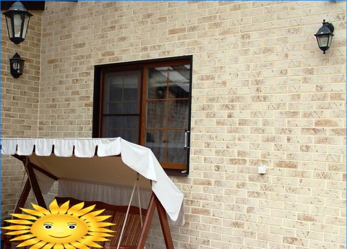 Fasadekorasjon med termiske paneler med klinkerfliser