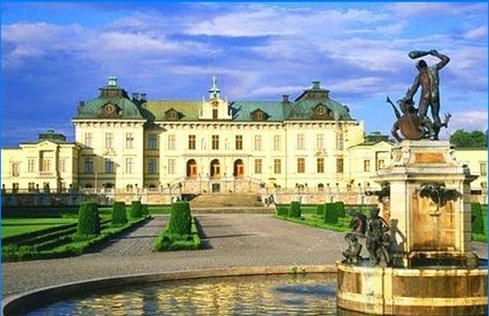 Hvordan moderne konger lever eller vurderingen av de mest luksuriøse kongelige boligene i Europa