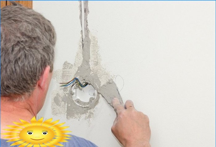 Montering av stikkontakter og bytter installasjon av stikkontakten i veggen