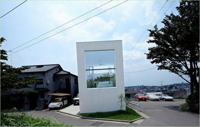Fasade av et uvanlig hus I Hiyoshi