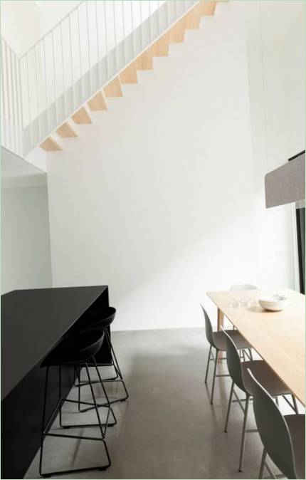 Interiørdesign av et lite hus-trapper nedenfra
