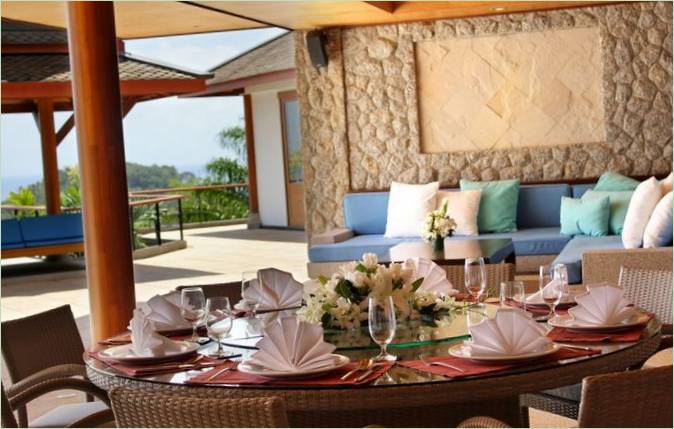 Spisebord på terrassen Til Villa Rak Tawan