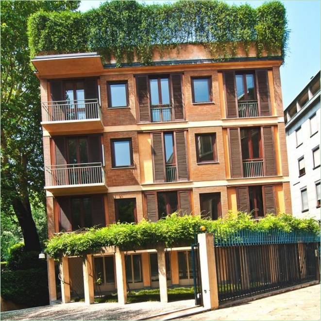 Fire-etasjes Versace hus med takterrasse