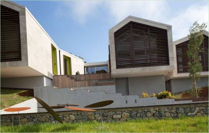 Interiørdesign av et hus i en furuskog I Montpellier, Frankrike