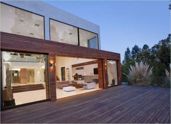 Minimalistisk design av et elite herskapshus I Beverly Hills
