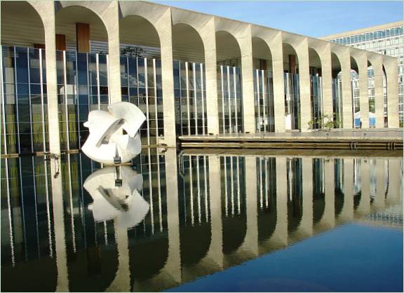 Fantastisk Palass Av Oscar Niemeyer