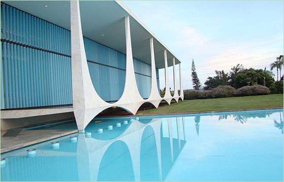 Svømmebasseng Ved Palace Of Dawn Av Oscar Niemeyer