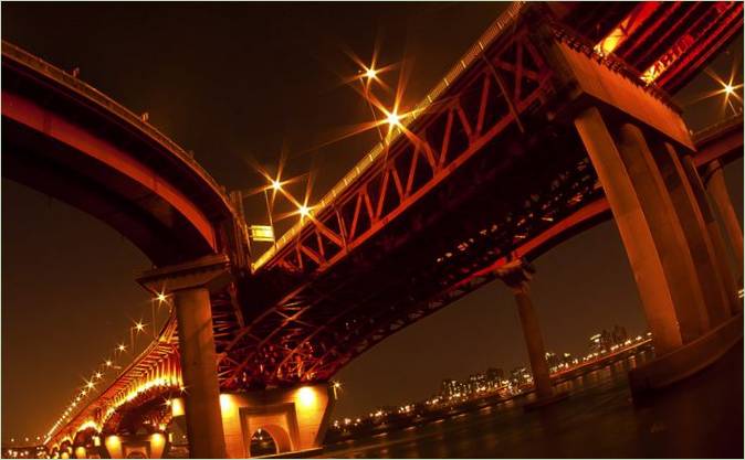 Kveld utsikt over broen
