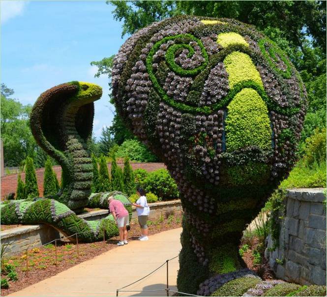 Skulptur av friske blomster i Atlanta Botaniske Hage