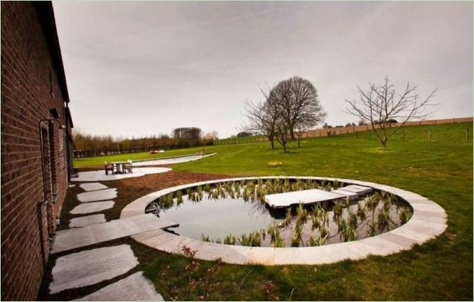 Kunstig innsjø på ergonomisk Gårdshus I Belgia