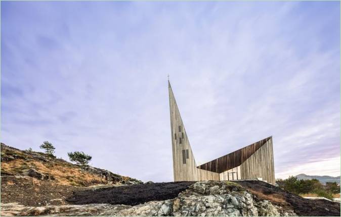 Tre er hovedmaterialet I ingeniørprosjektet Til Knarvik-Tempelet