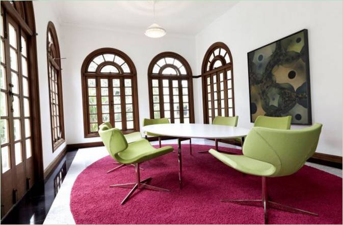 Skandinavisk stil og kontrast møbler i interiøret-Bilde 1