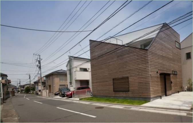 Fasaden til det asymmetriske huset Ofuna