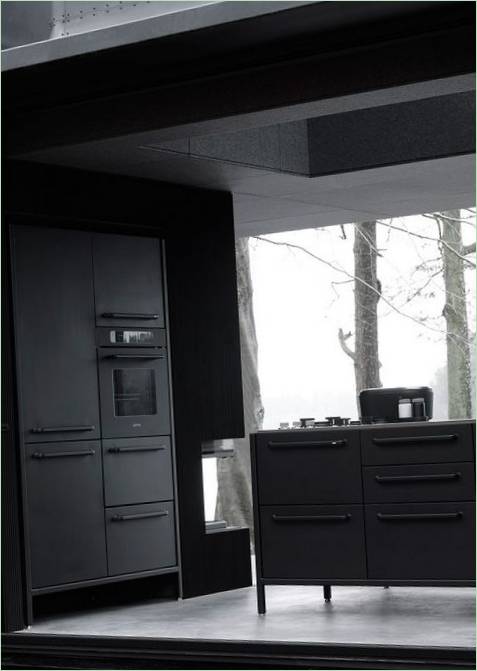 Design av et uvanlig kjøkken i svart