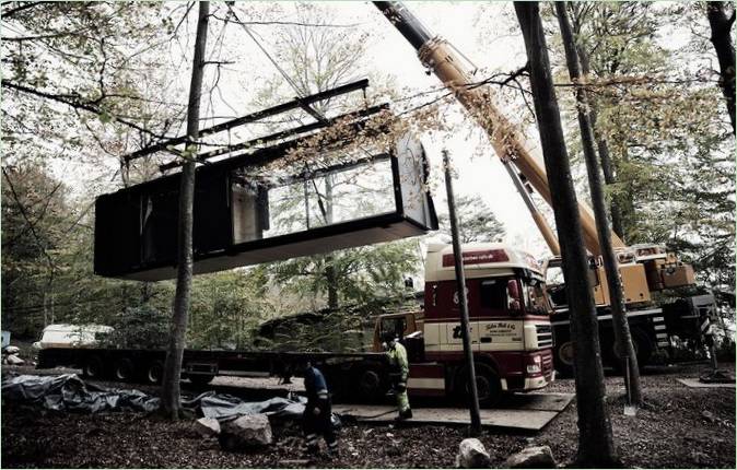 Bilde av å bygge et hus i skogen Photo-01