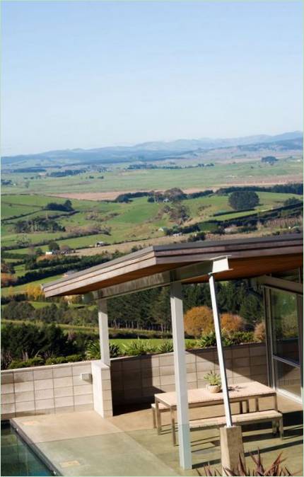 Verandaen til det elegante landstedet Foothills House I New Zealand