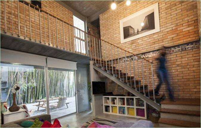 Interiøret i stuen til et stilig loft I Mexico