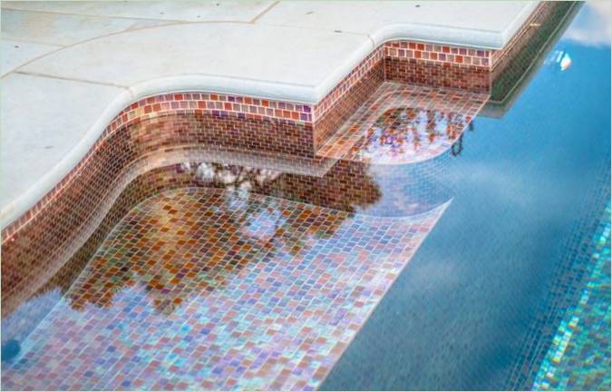 Mosaikk på bunnen av bassenget