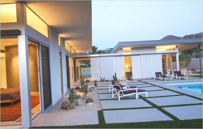 Terrassen til et familiehus I Palm Springs