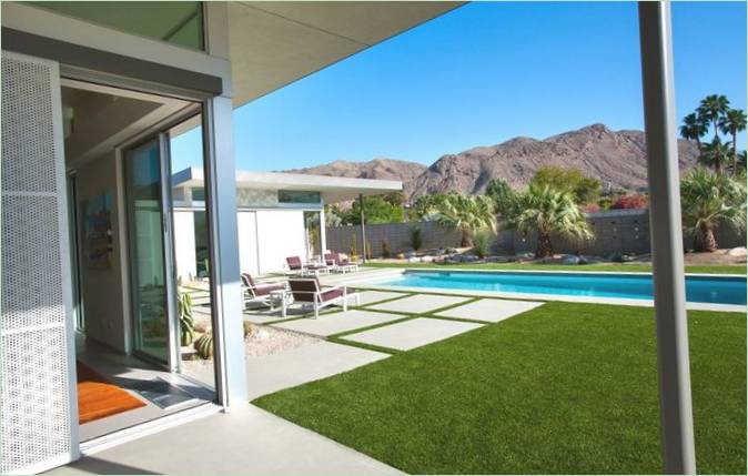 Terrassen til et familiehus I Palm Springs