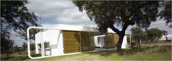 Design av et hus omgitt av en skog I Spania