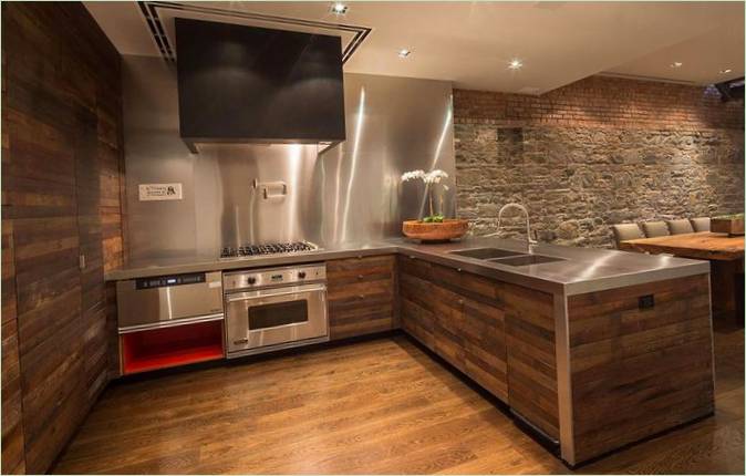 Moderne kjøkken design med metall forkle