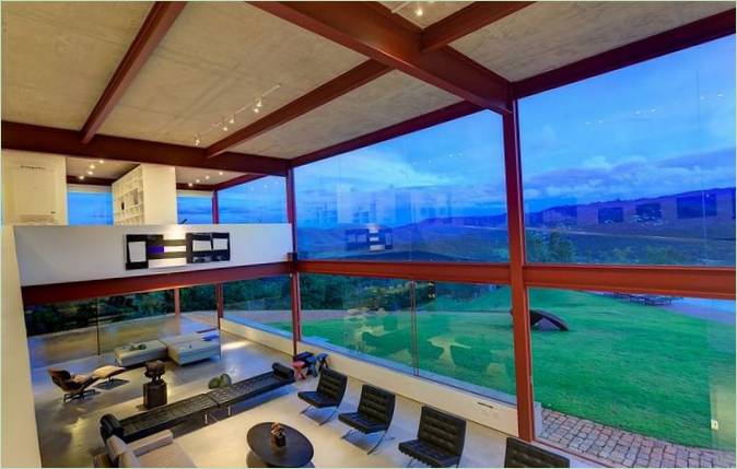 Stue med panoramaglassvegger